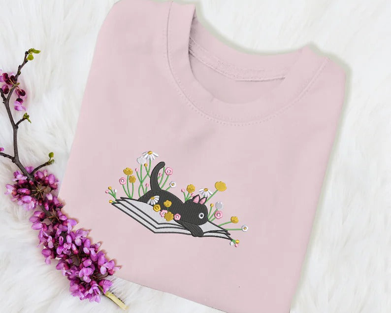 Floral Book Aesthetic Embroidery Cat Sweatshirt, Daisy Flower Crewneck Jumper, Reading Cat Sweatshirt, Cute Bookish Sweater, Cat Lover Gift