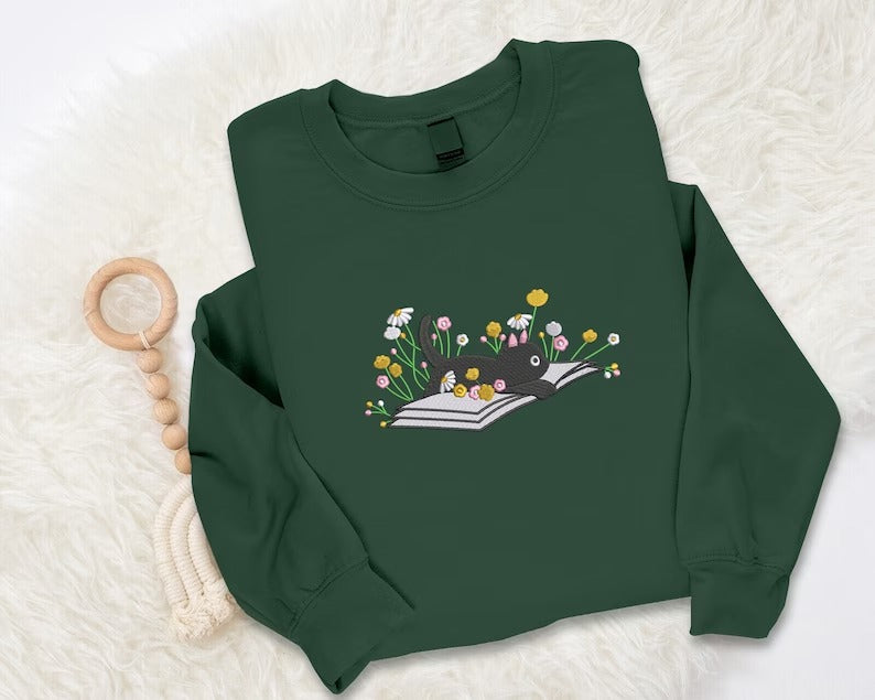 Floral Book Aesthetic Embroidery Cat Sweatshirt, Daisy Flower Crewneck Jumper, Reading Cat Sweatshirt, Cute Bookish Sweater, Cat Lover Gift