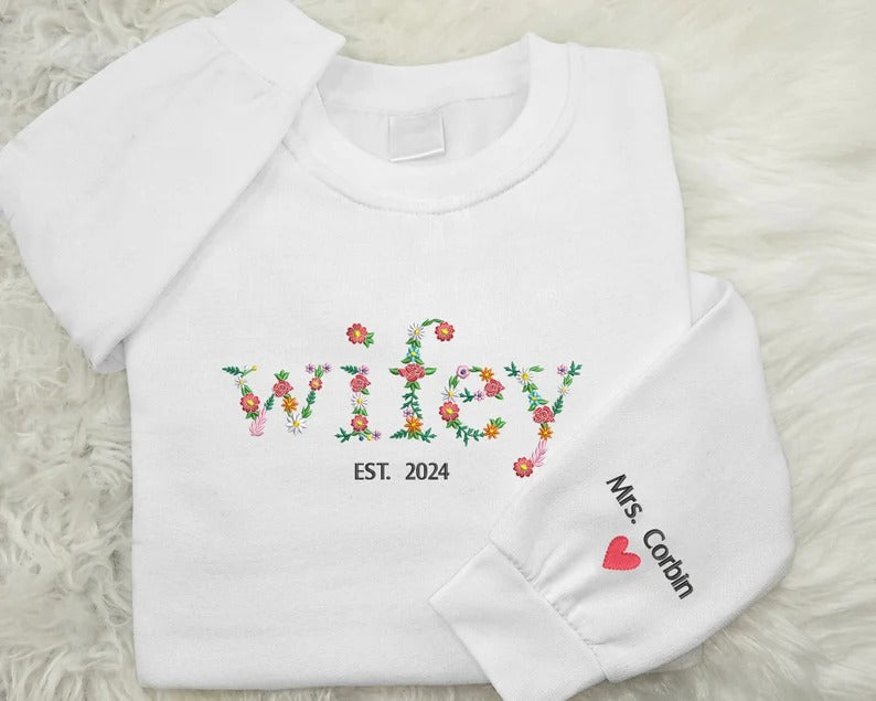 Personalized Wifey Embroidered Sweatshirt, Floral Crewneck Jumper, Wedding Day, Anniversary, Bride Gift, Custom Date Sweater Gift for Her