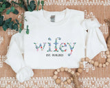 Personalized Wifey Embroidered Sweatshirt, Floral Crewneck Jumper, Wedding Day, Anniversary, Bride Gift, Custom Date Sweater Gift for Her