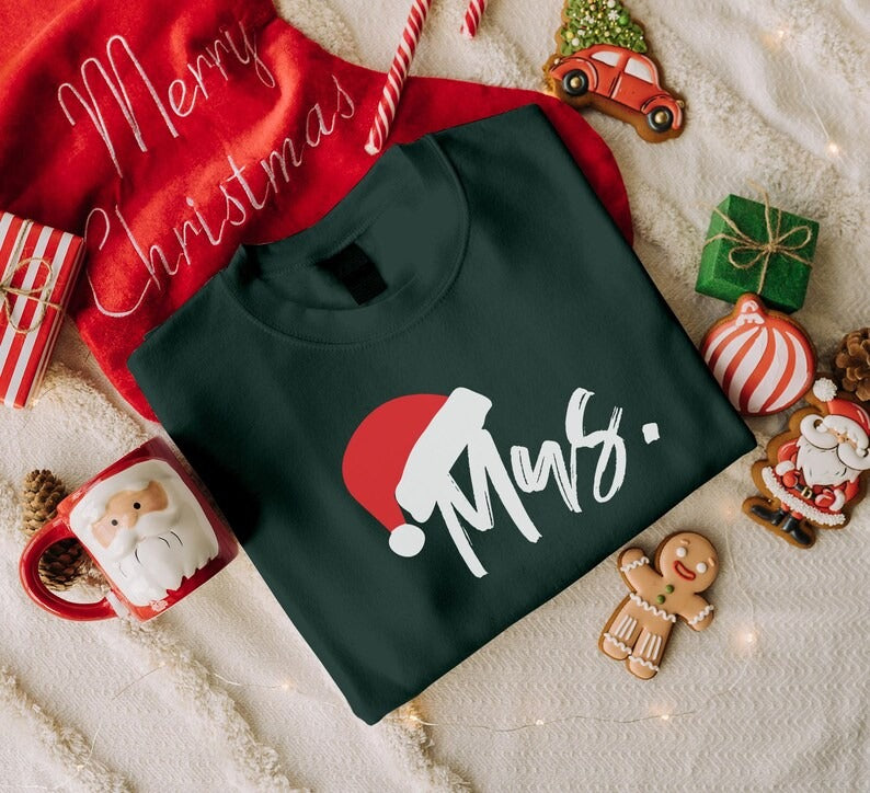 Santa Hat Mr & Mrs Christmas Sweatshirt, Christmas Newlywed Couple Sweatshirt, Xmas Holidays Matching Jumper, Wife Husband Xmas Eve Outfits