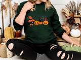 Vintage Halloween Black Cats Sweatshirt, Cats on Pumpkin Printed Sweater, Spooky Season Winking Pumpkin Jumper, Cat Lovers Halloween Outfits