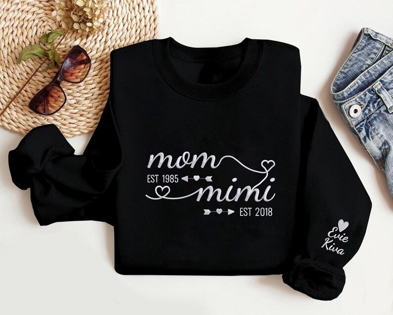 Personalised Mom Grandma Sweatshirt, Embroidered Kids Name on Sleeve Sweater, Pregnancy Announcement Jumper, Custom Est Date Mother Day Gift