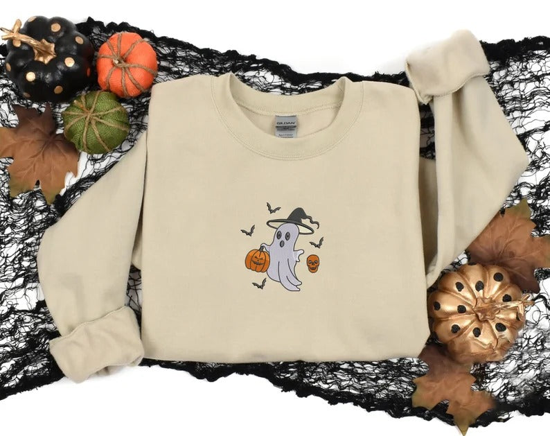 Ghost Pumpkin Sweatshirt, Embroidered Halloween Cute Ghost Crewneck Jumper, Spooky Season Fall Jumpers, Gothic Sweatshirts, Halloween Outfit